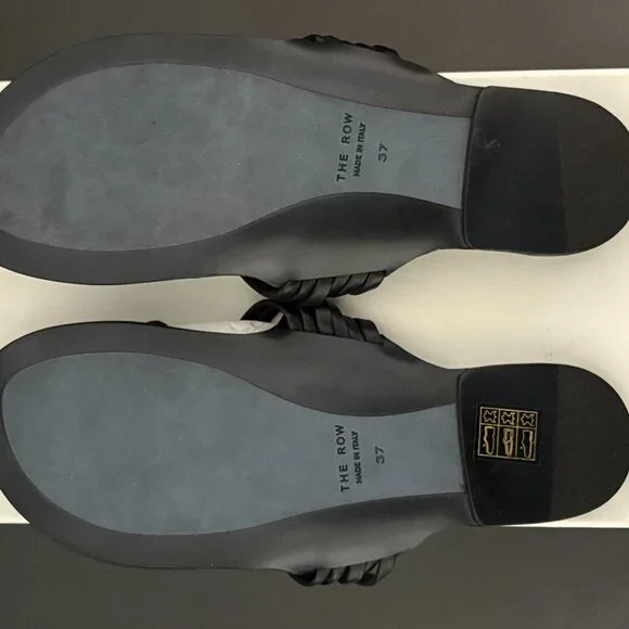 Slippers - Picture 3 of 4